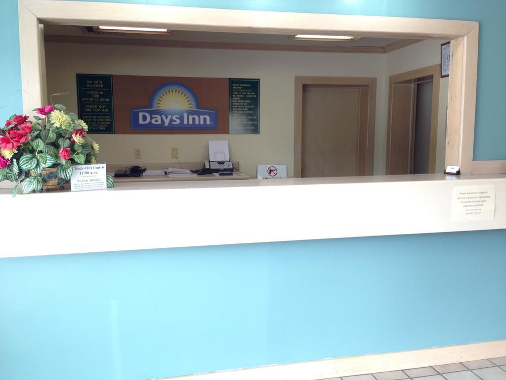 Days Inn By Wyndham Florence Downtown Екстериор снимка