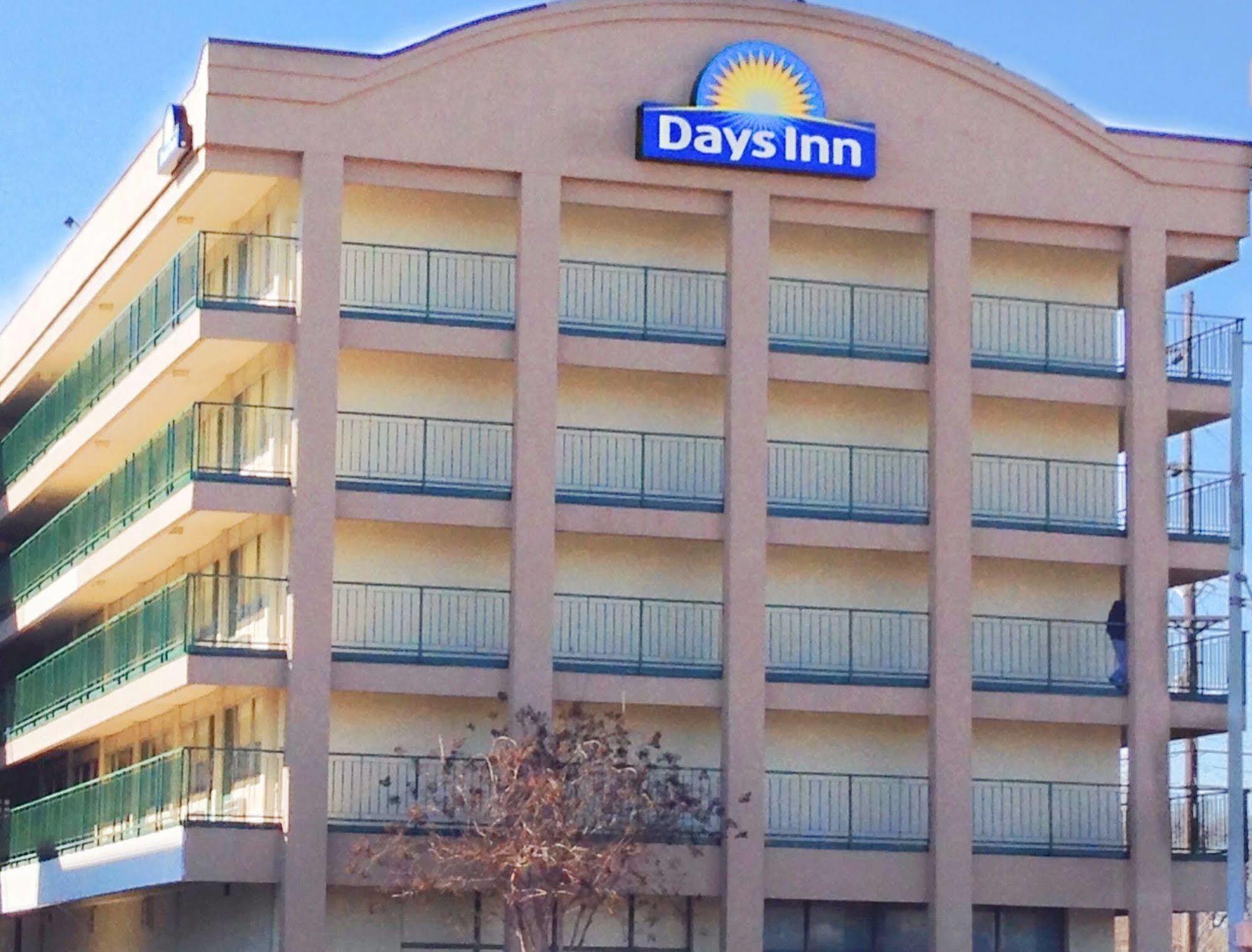 Days Inn By Wyndham Florence Downtown Екстериор снимка