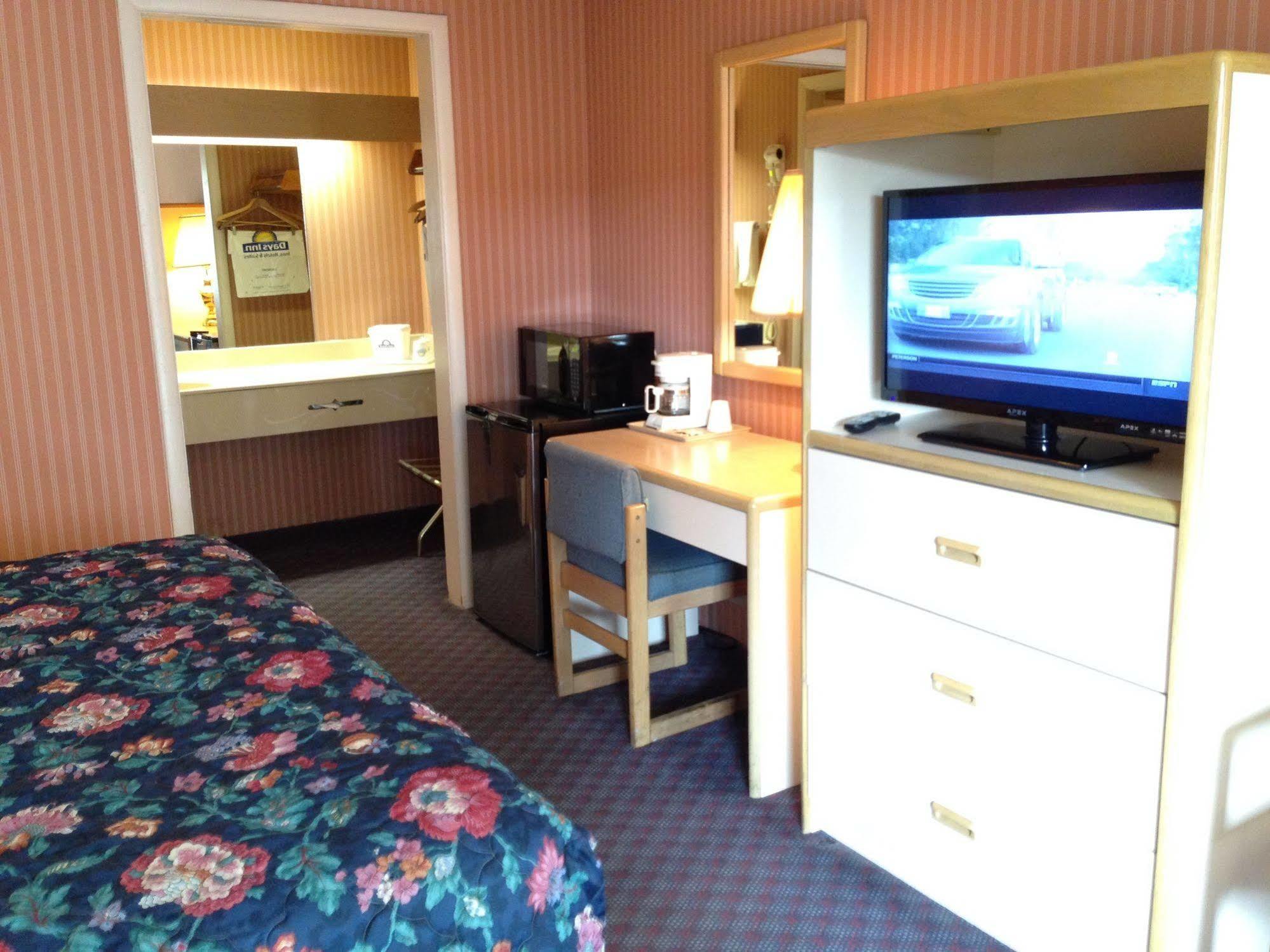 Days Inn By Wyndham Florence Downtown Екстериор снимка