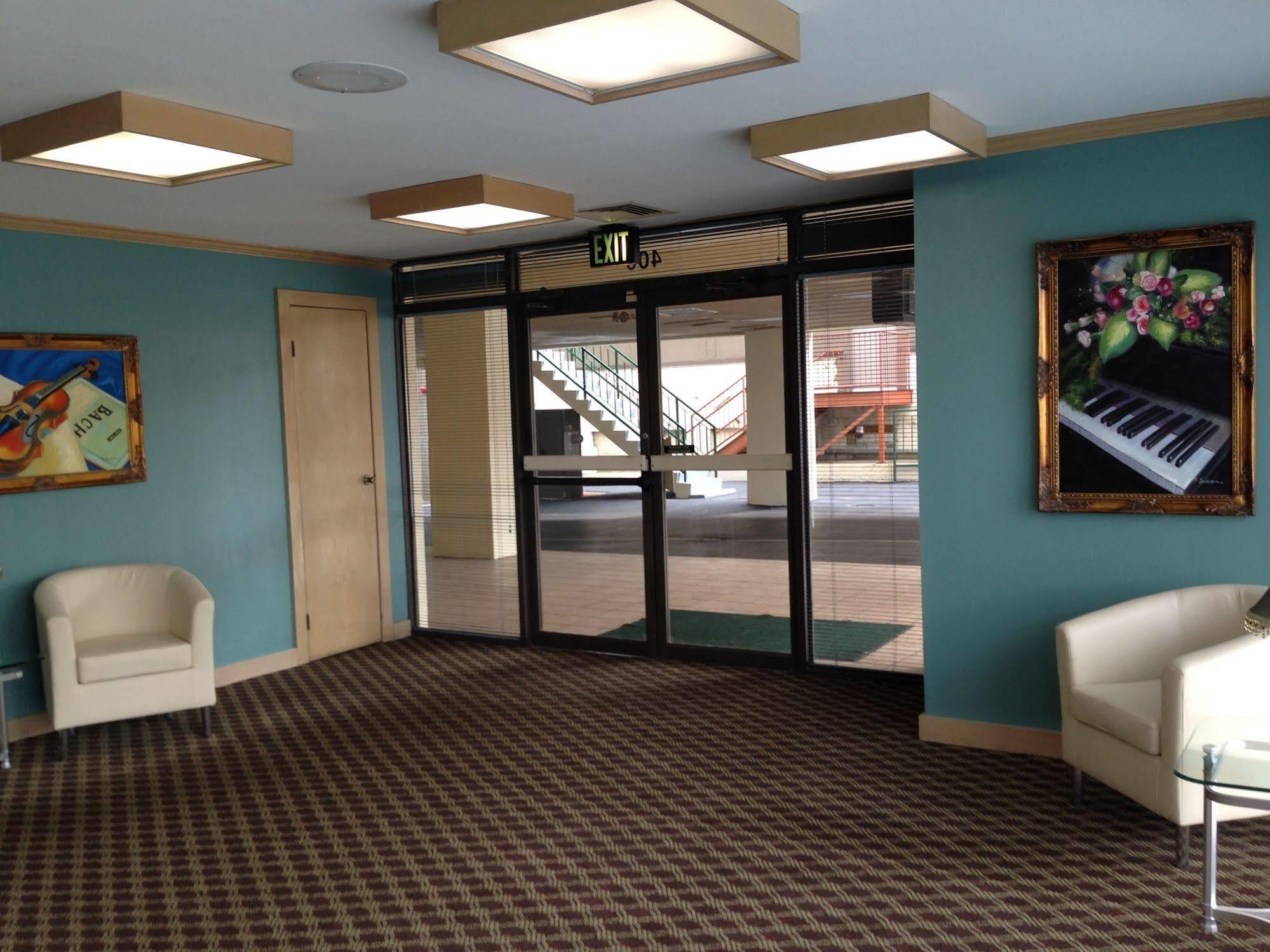 Days Inn By Wyndham Florence Downtown Екстериор снимка