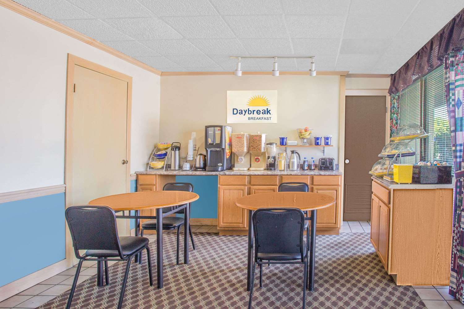 Days Inn By Wyndham Florence Downtown Екстериор снимка